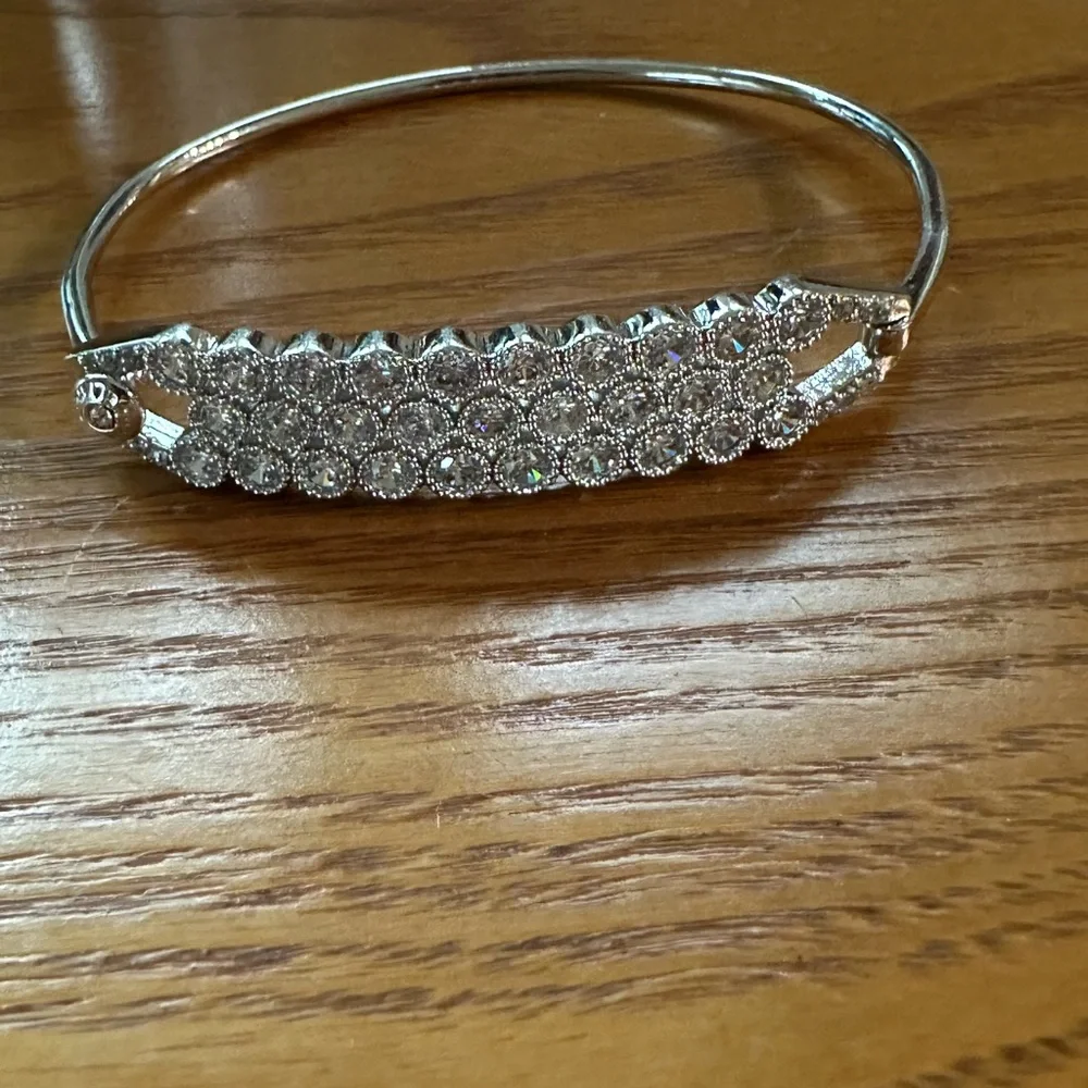 Henri Bendel Luxe Crystal and Silver Hook Bracelet in Excellent Condition